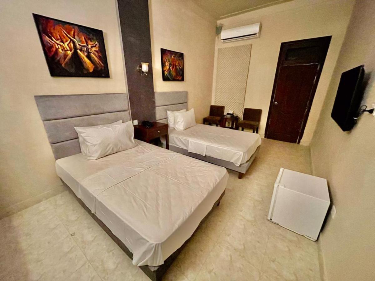 Shelton'S Rezidor House Hotel Peshawar Exterior photo