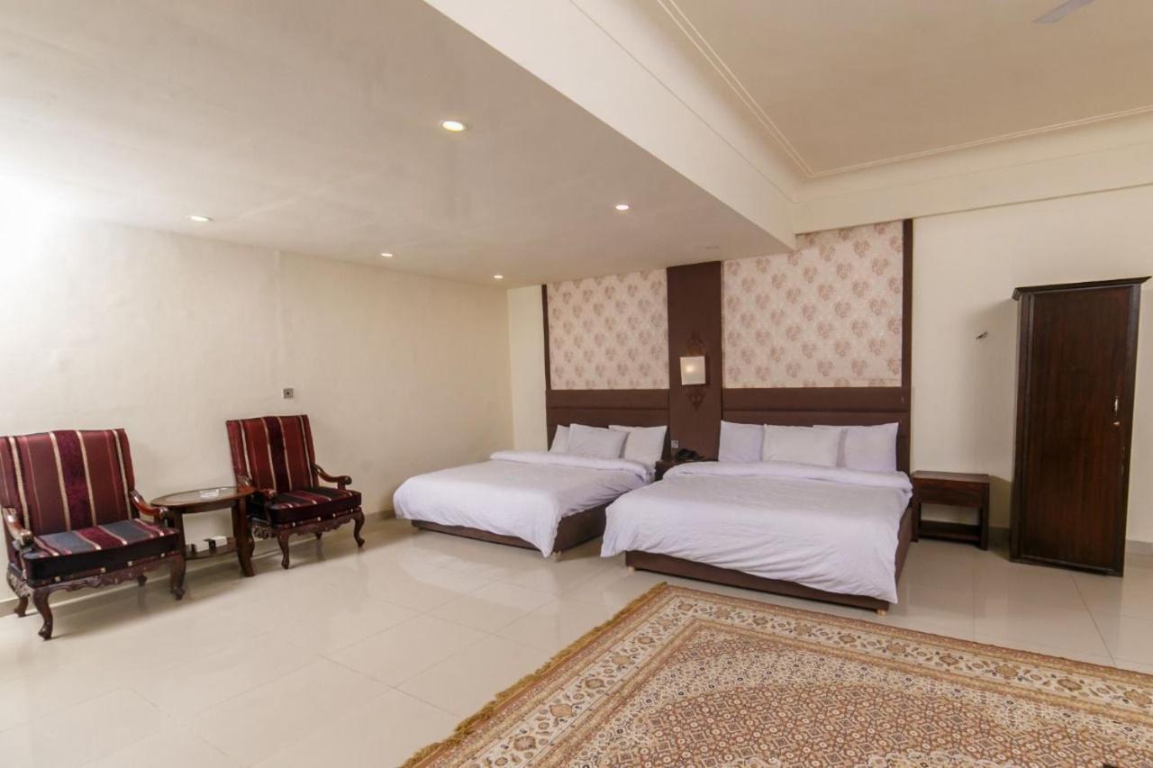 Shelton'S Rezidor House Hotel Peshawar Exterior photo