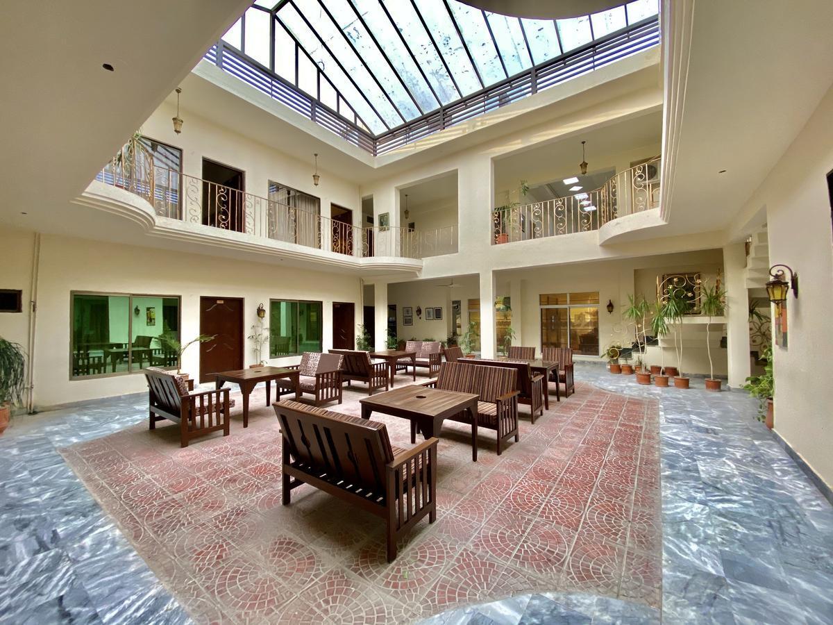 Shelton'S Rezidor House Hotel Peshawar Exterior photo