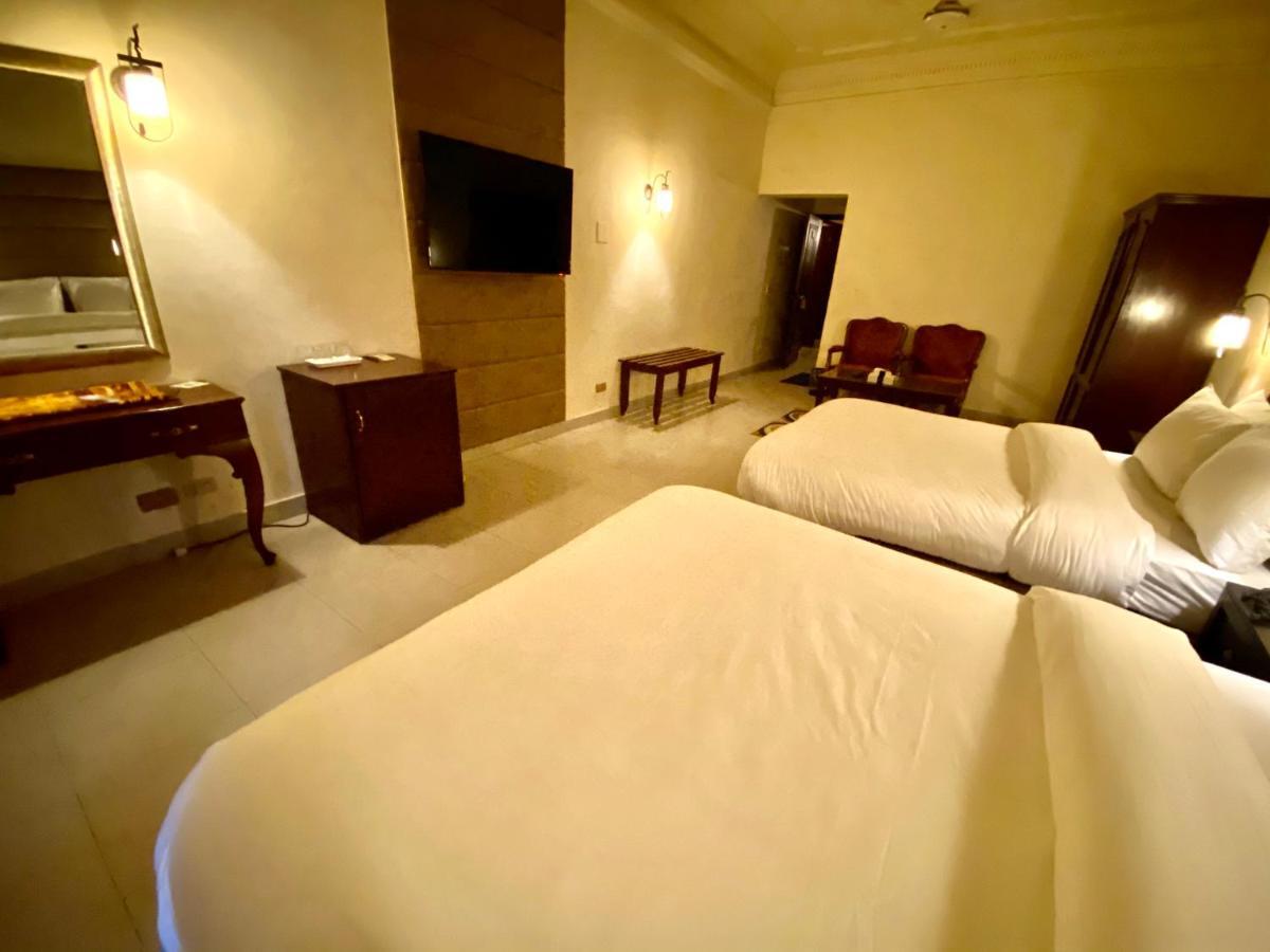 Shelton'S Rezidor House Hotel Peshawar Exterior photo