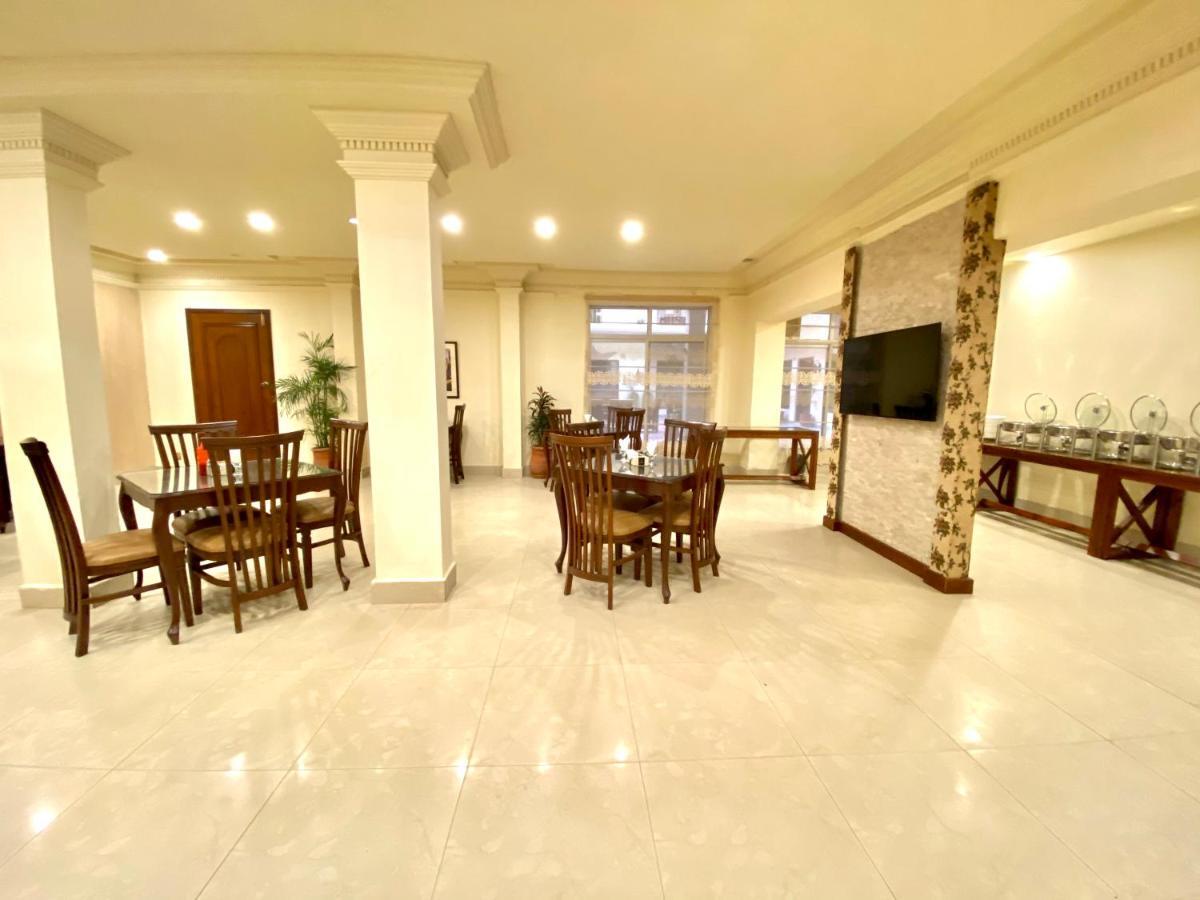 Shelton'S Rezidor House Hotel Peshawar Exterior photo